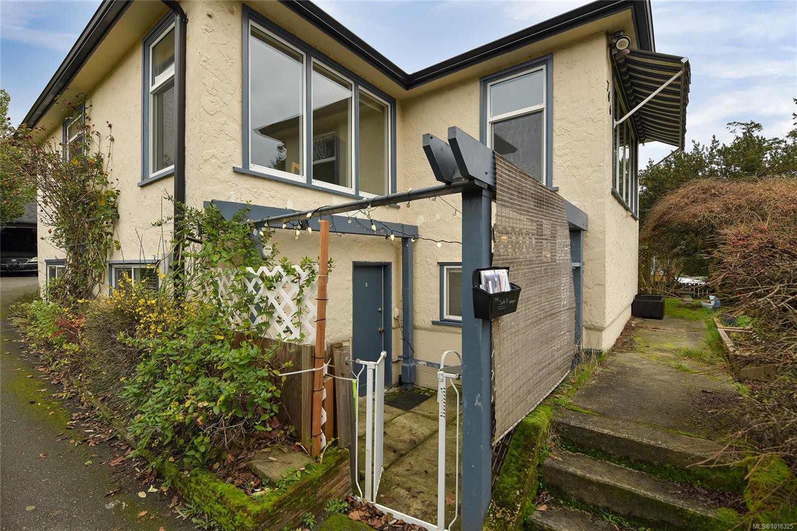 746 Gorge Rd West, Saanich, BC