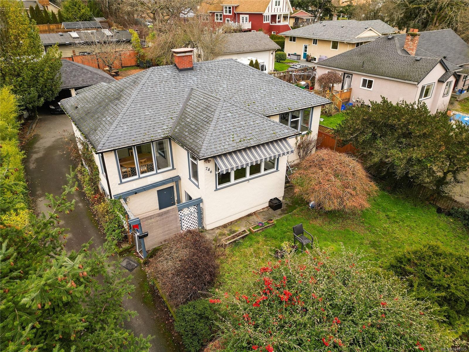 746 Gorge Rd West, Saanich, BC