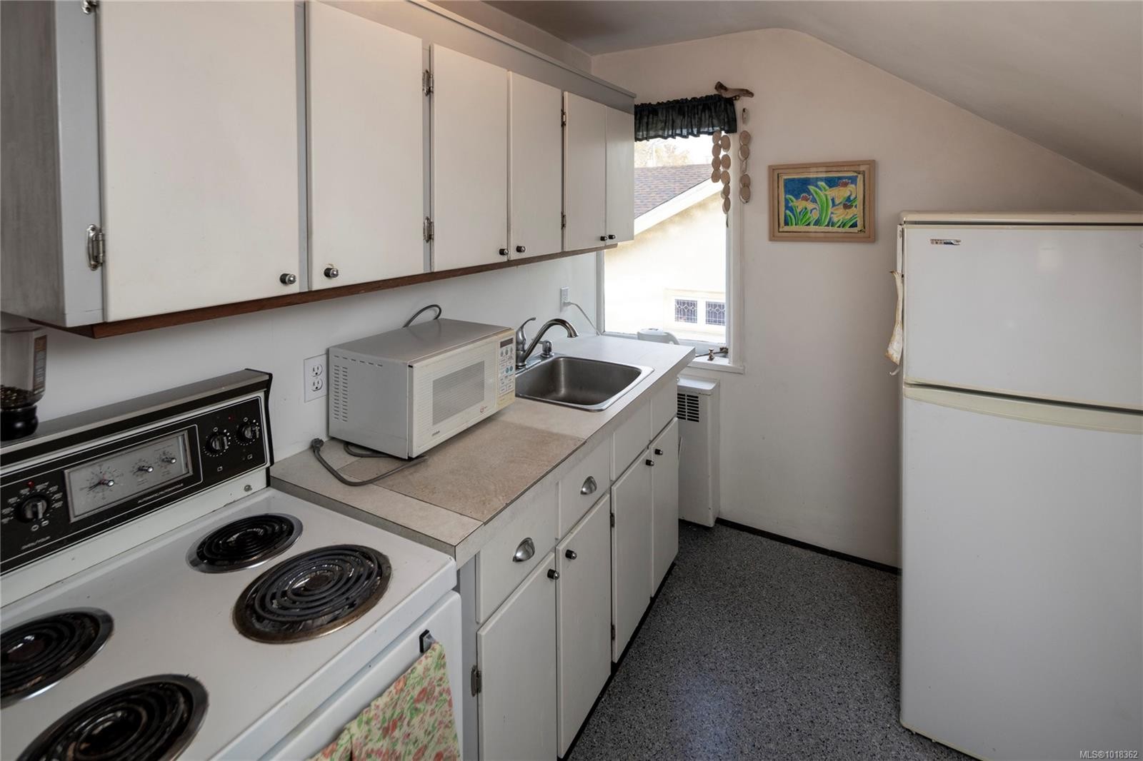 305 Linden Ave, Victoria, BC