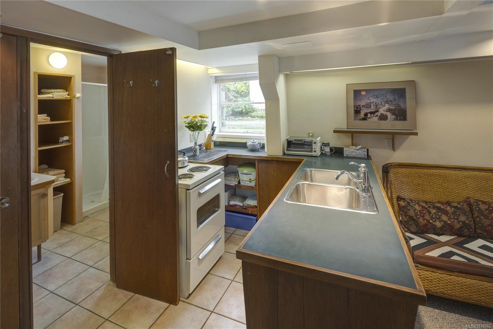 305 Linden Ave, Victoria, BC