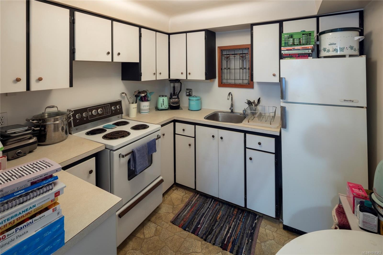 305 Linden Ave, Victoria, BC