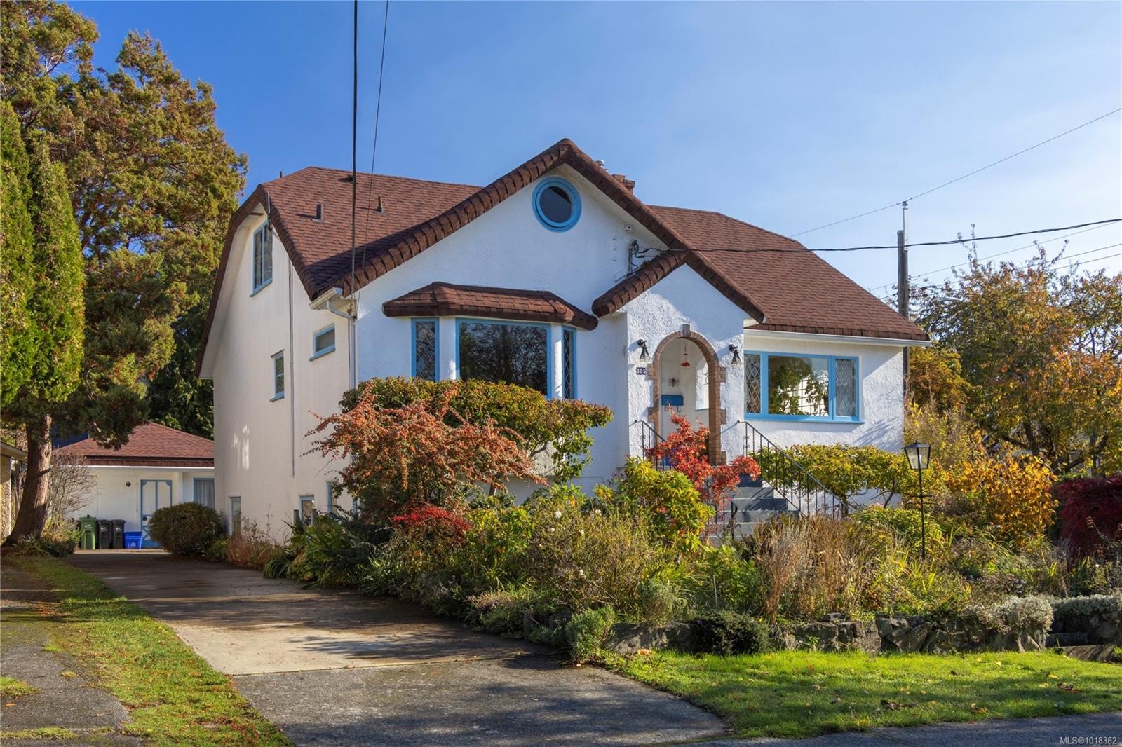 305 Linden Ave, Victoria, BC