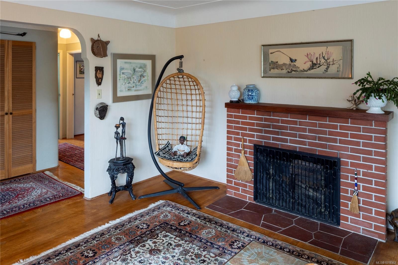 305 Linden Ave, Victoria, BC