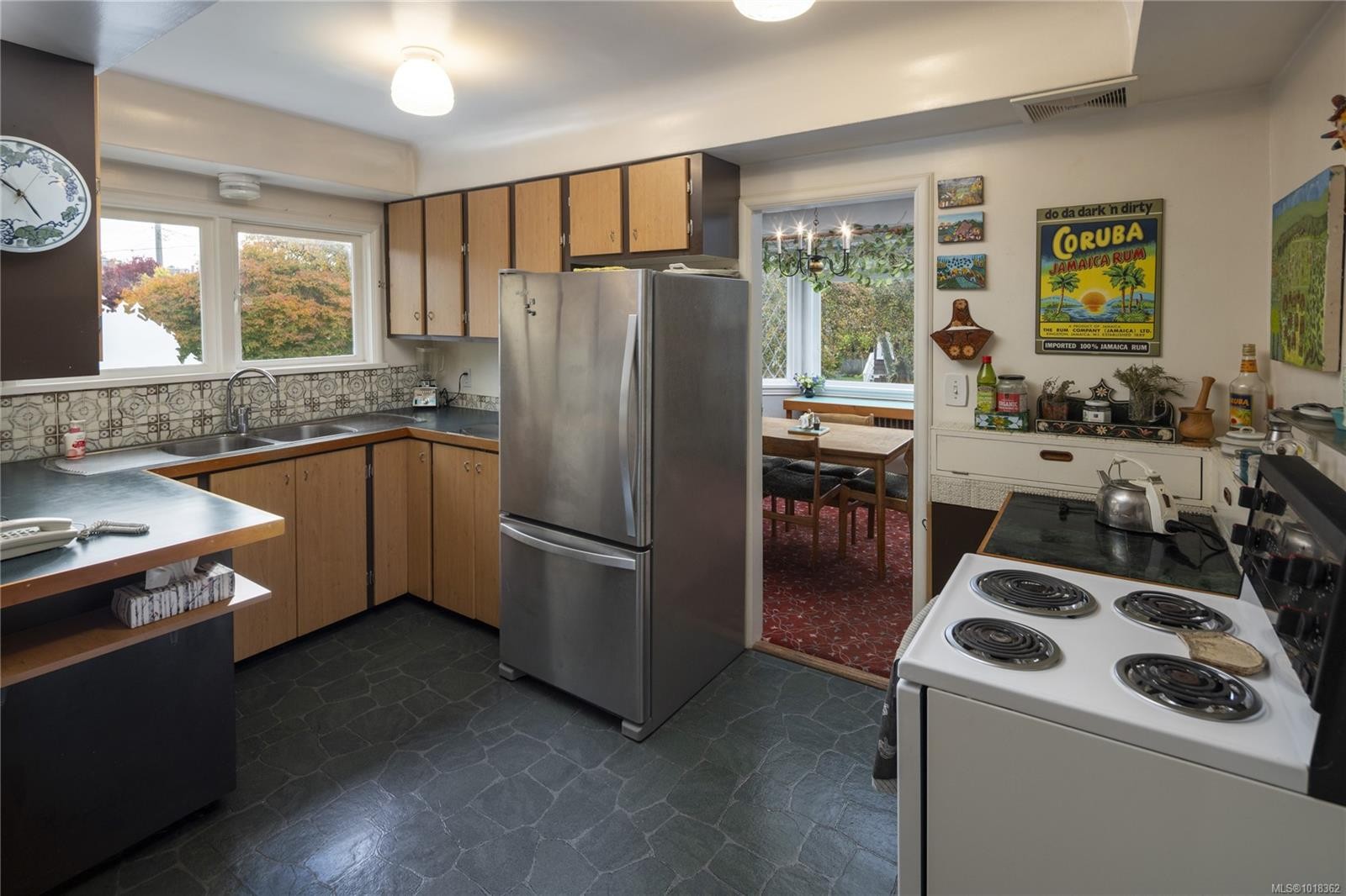 305 Linden Ave, Victoria, BC