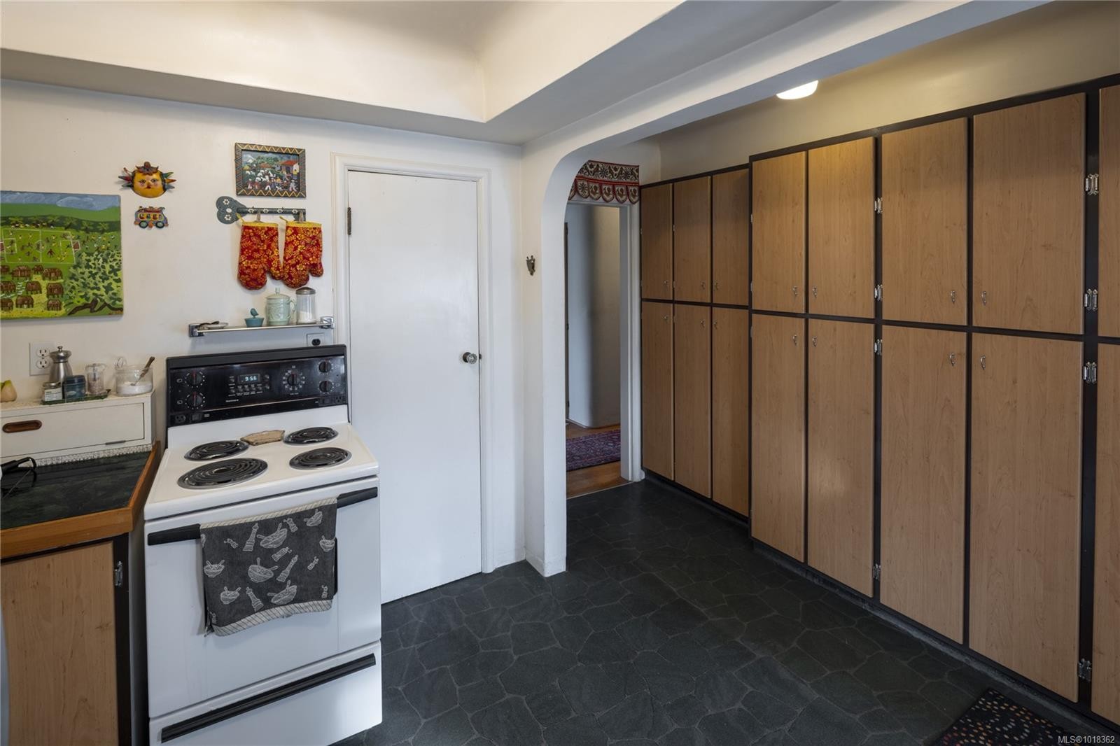 305 Linden Ave, Victoria, BC