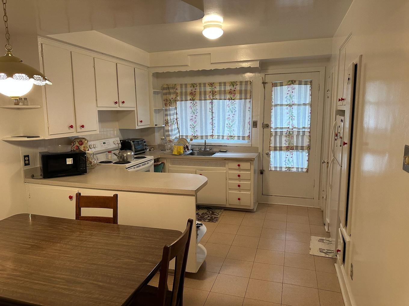 Cuisine - 5155 - 5157 Av. Cumberland, Montréal (Côte-Des-Neiges/Notre-Dame-De-Grâce), QC - Indoor