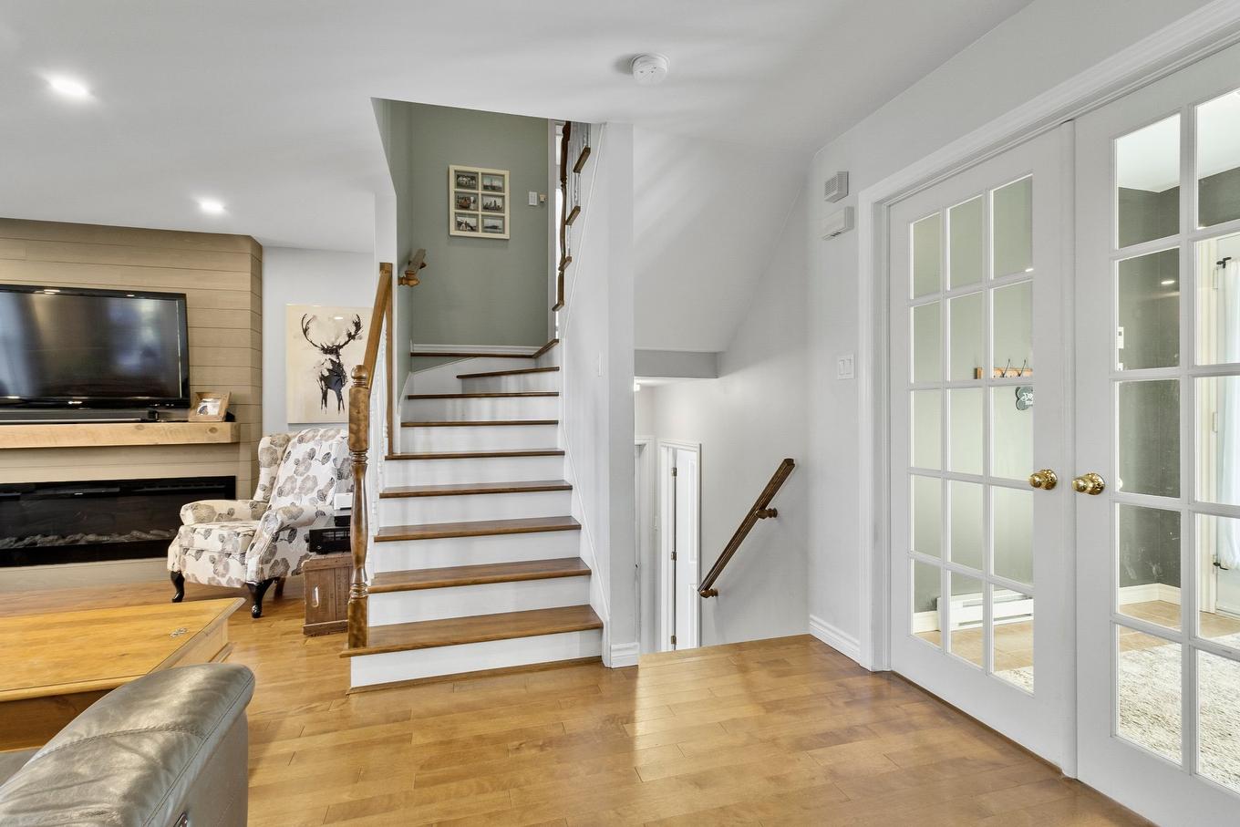 Staircase - 1075 Rue De Forillon, Sherbrooke (Brompton/Rock Forest/Saint-Élie/Deauville), QC - Indoor Photo Showing Other Room With Fireplace