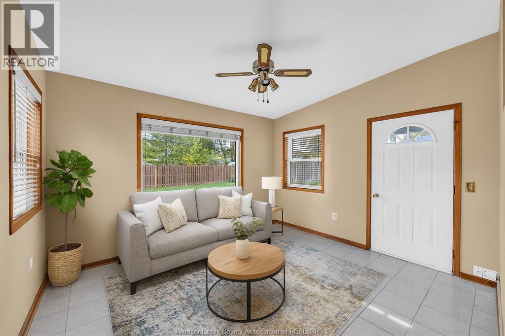 1269 Virginia, Windsor, ON - Indoor Photo Showing Living Room
