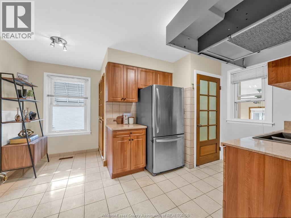 1269 Virginia, Windsor, ON - Indoor Photo Showing Kitchen With Double Sink