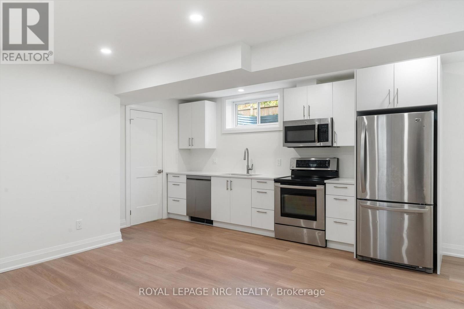 2 (Lower) - 7619 Mulhern Road, Niagara Falls (Ascot), ON - Indoor Photo Showing Kitchen