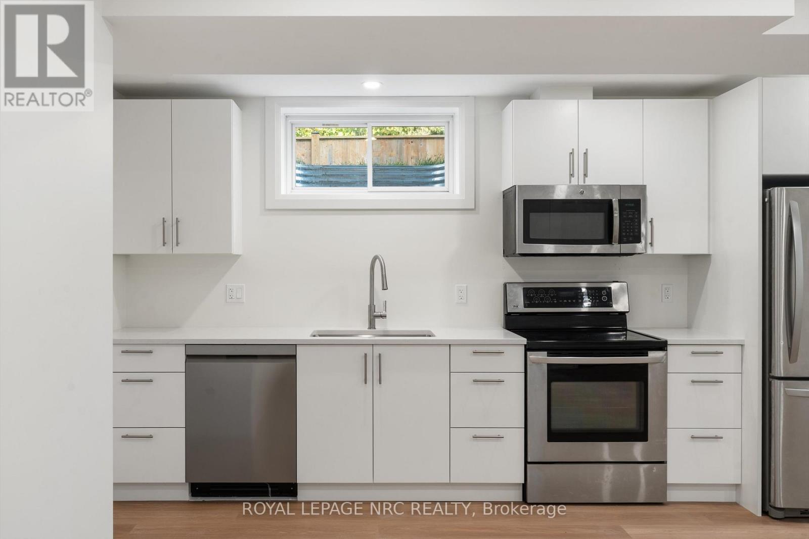 2 (Lower) - 7619 Mulhern Road, Niagara Falls (Ascot), ON - Indoor Photo Showing Kitchen With Upgraded Kitchen