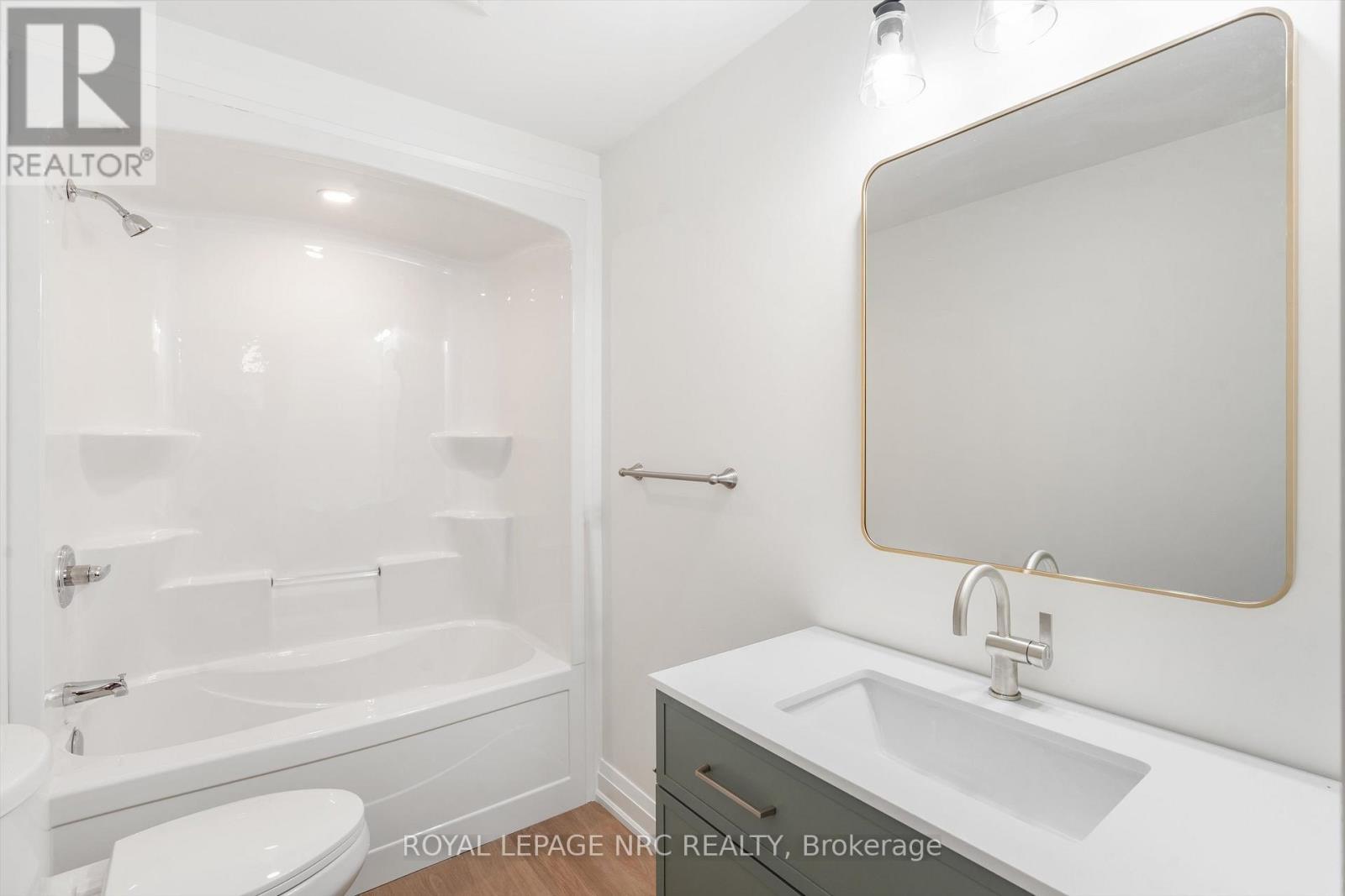 2 (Lower) - 7619 Mulhern Road, Niagara Falls (Ascot), ON - Indoor Photo Showing Bathroom