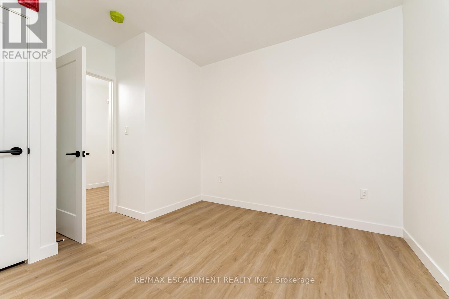 10 - 127 Victoria Avenue S, Hamilton, ON - Indoor Photo Showing Other Room