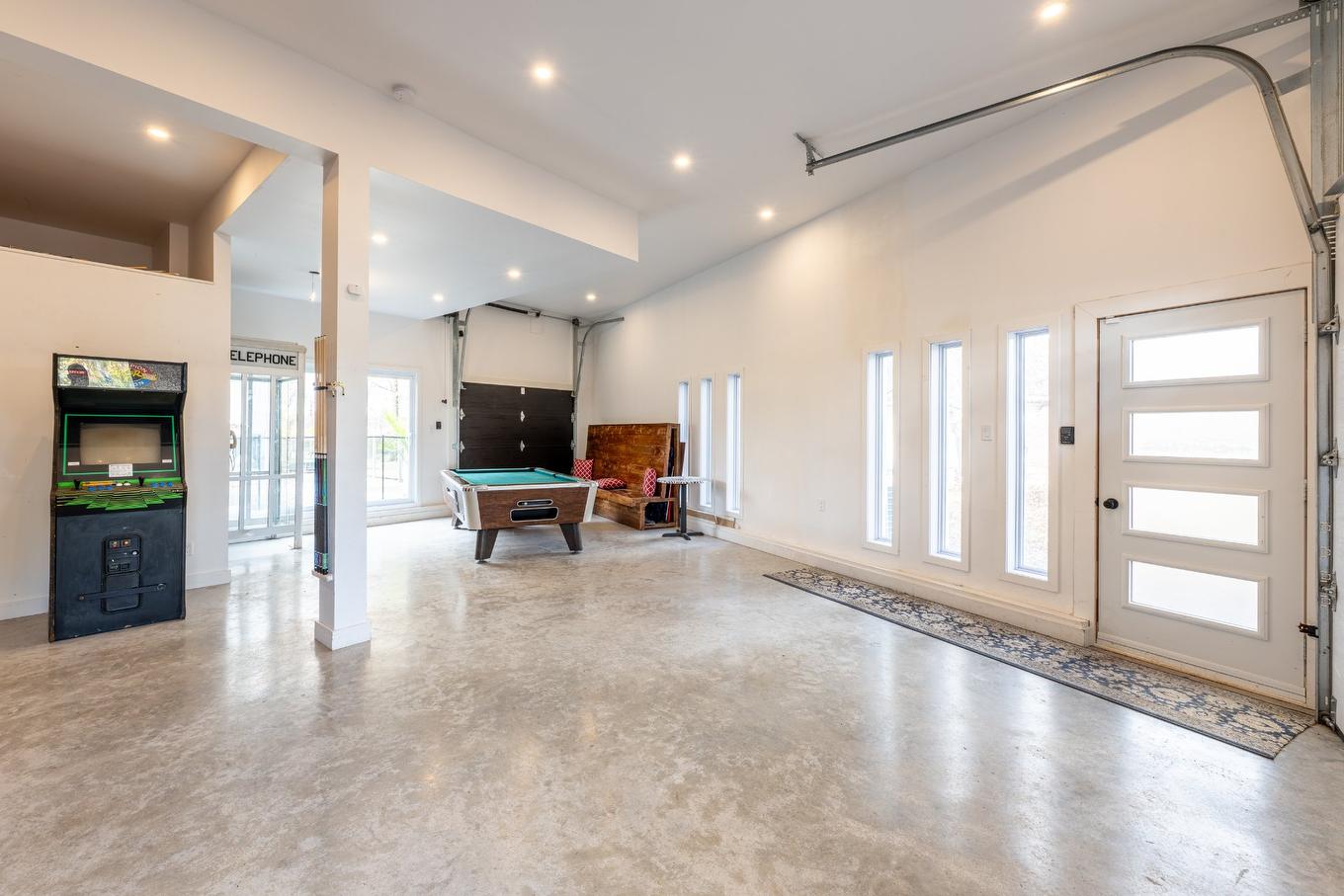 Garage - 771 Rue Richelieu, Saint-Marc-Sur-Richelieu, QC - Indoor Photo Showing Other Room