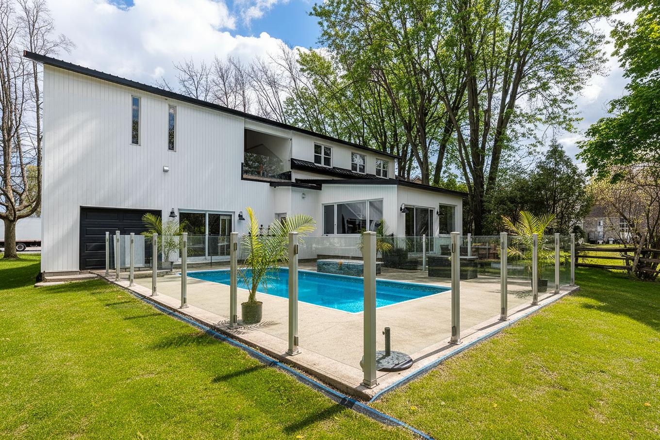 Pool - 771 Rue Richelieu, Saint-Marc-Sur-Richelieu, QC - Outdoor With In Ground Pool With Backyard