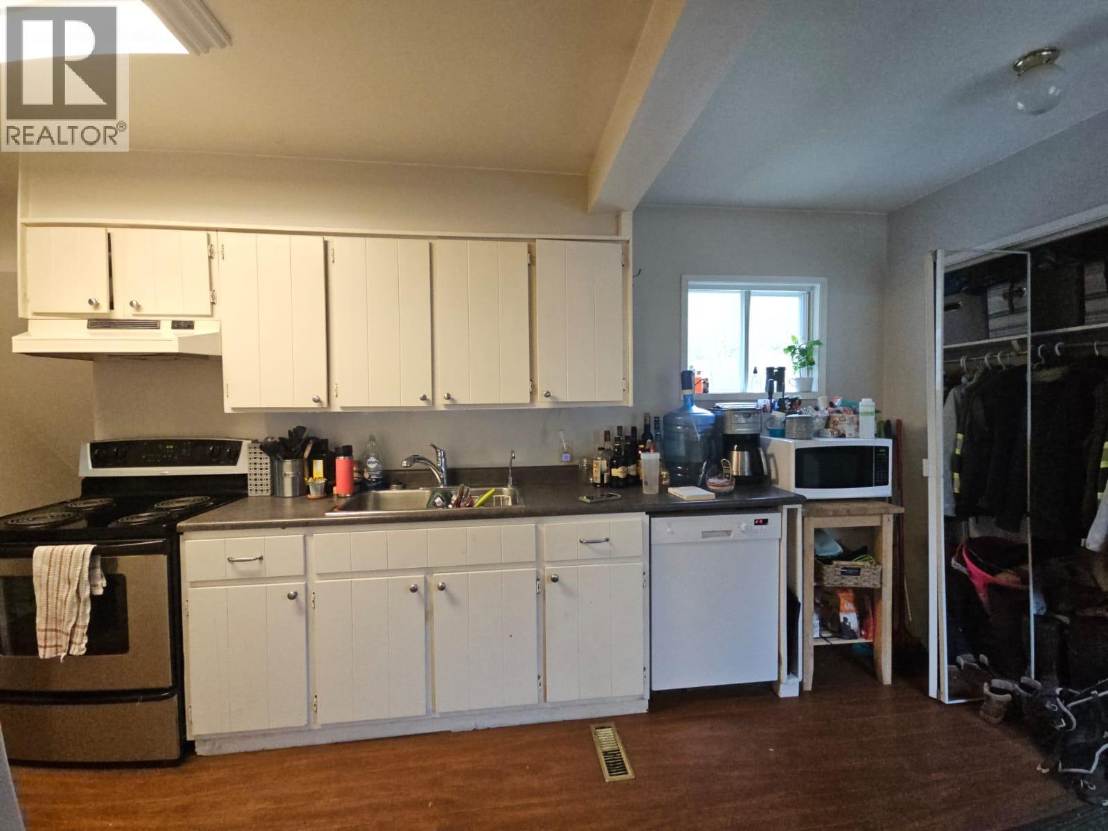 6327 Wildmare Sub, Chetwynd, BC - Indoor Photo Showing Kitchen With Double Sink