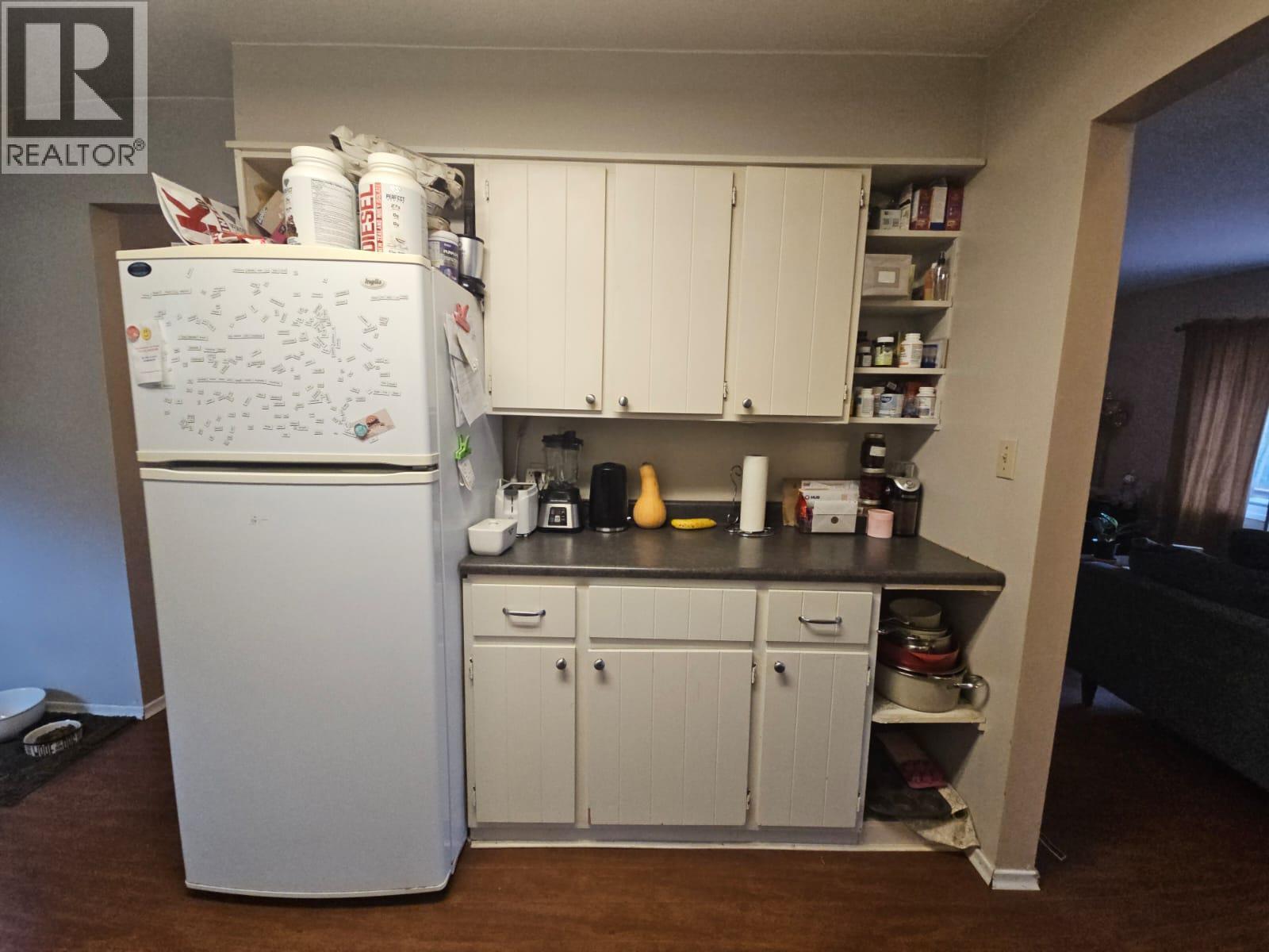 6327 Wildmare Sub, Chetwynd, BC - Indoor Photo Showing Kitchen