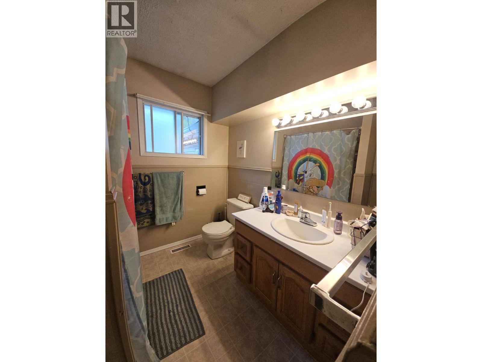 6327 Wildmare Sub, Chetwynd, BC - Indoor Photo Showing Bathroom