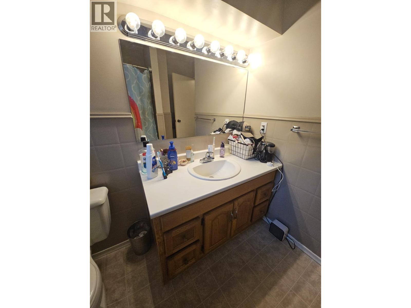 6327 Wildmare Sub, Chetwynd, BC - Indoor Photo Showing Bathroom