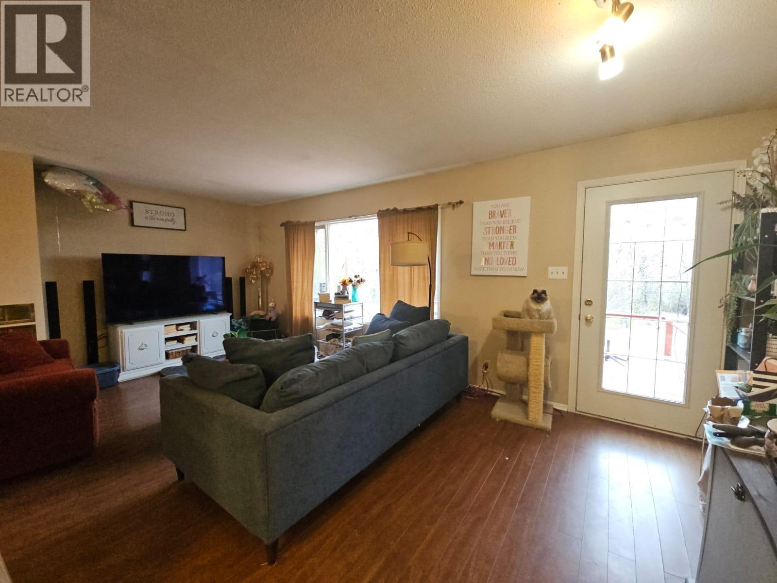 6327 Wildmare Sub, Chetwynd, BC - Indoor Photo Showing Living Room