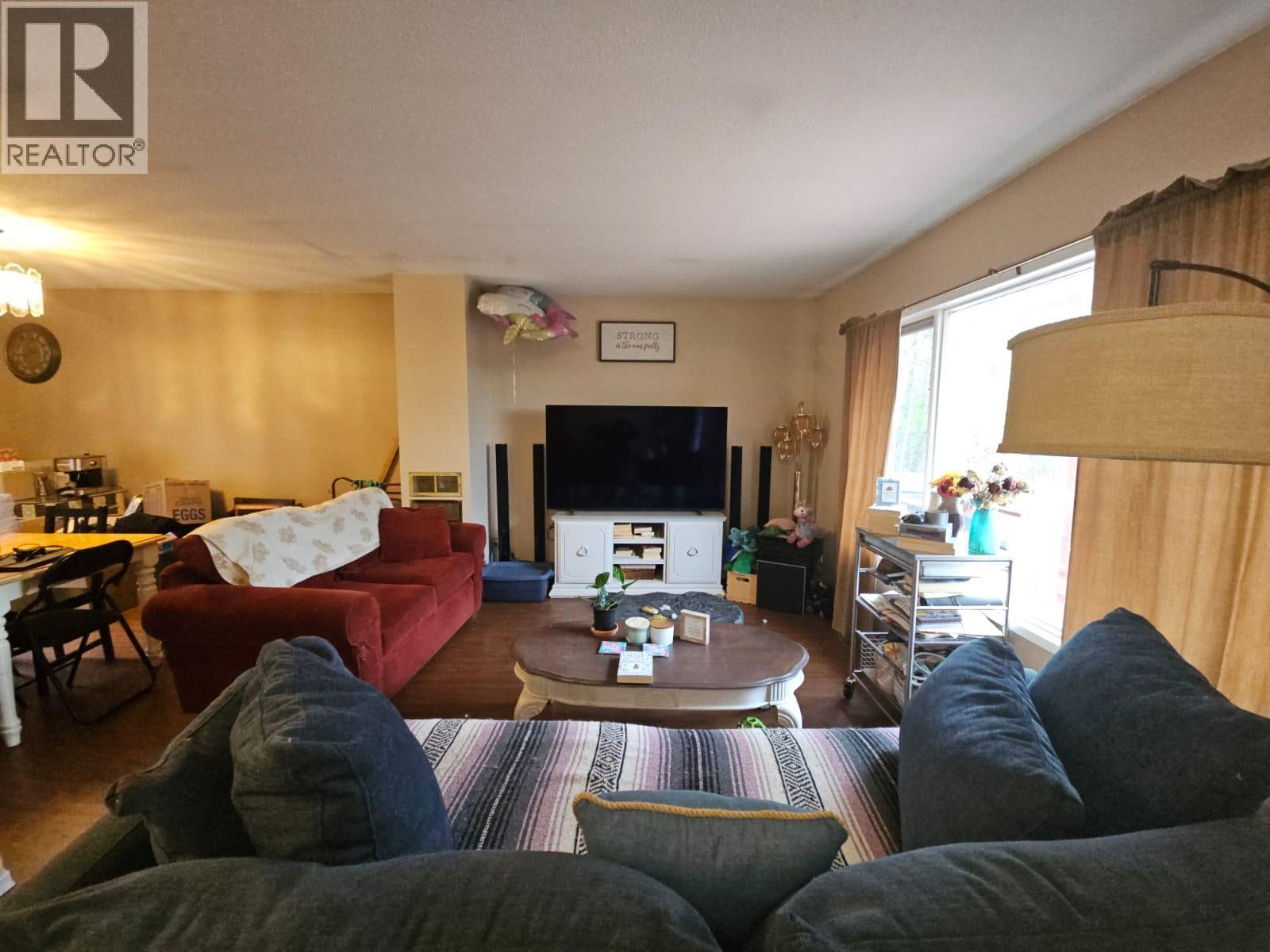 6327 Wildmare Sub, Chetwynd, BC - Indoor Photo Showing Living Room