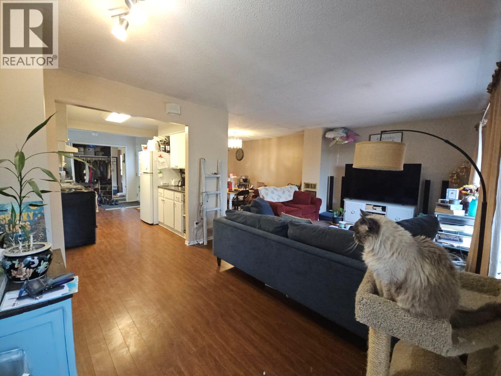 6327 Wildmare Sub, Chetwynd, BC - Indoor Photo Showing Living Room
