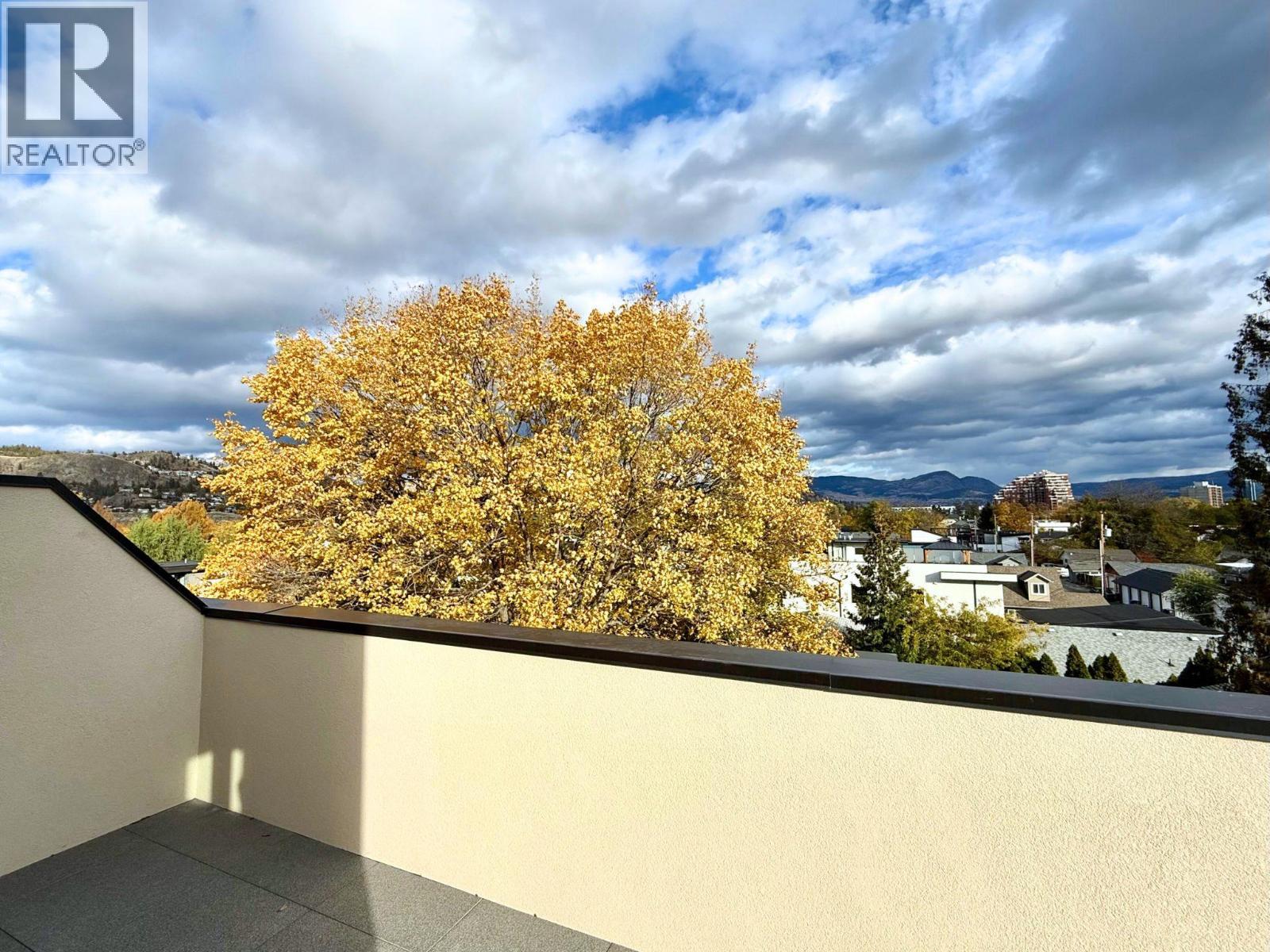 781 Martin Avenue Unit# 4, Kelowna, BC - Outdoor With View