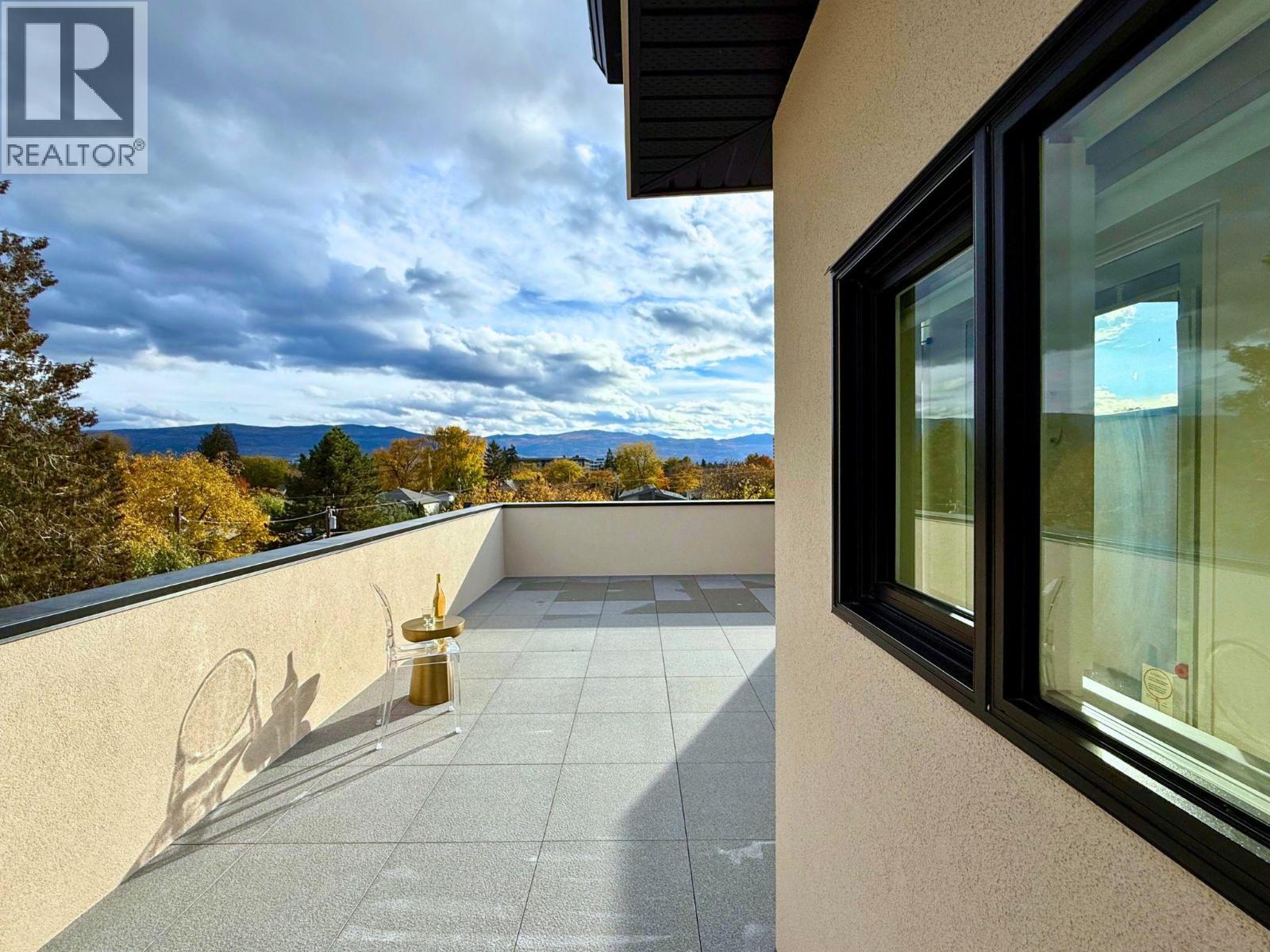 781 Martin Avenue Unit# 4, Kelowna, BC - Outdoor With Exterior