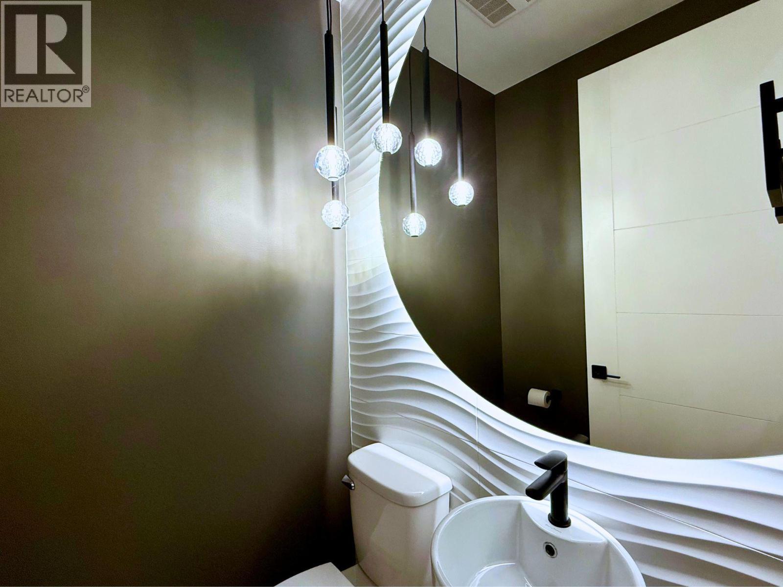 781 Martin Avenue Unit# 4, Kelowna, BC - Indoor Photo Showing Bathroom