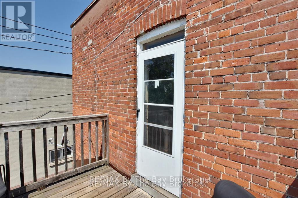 Upper Apartment balcony - 7271 26 Highway, Clearview (Stayner), ON