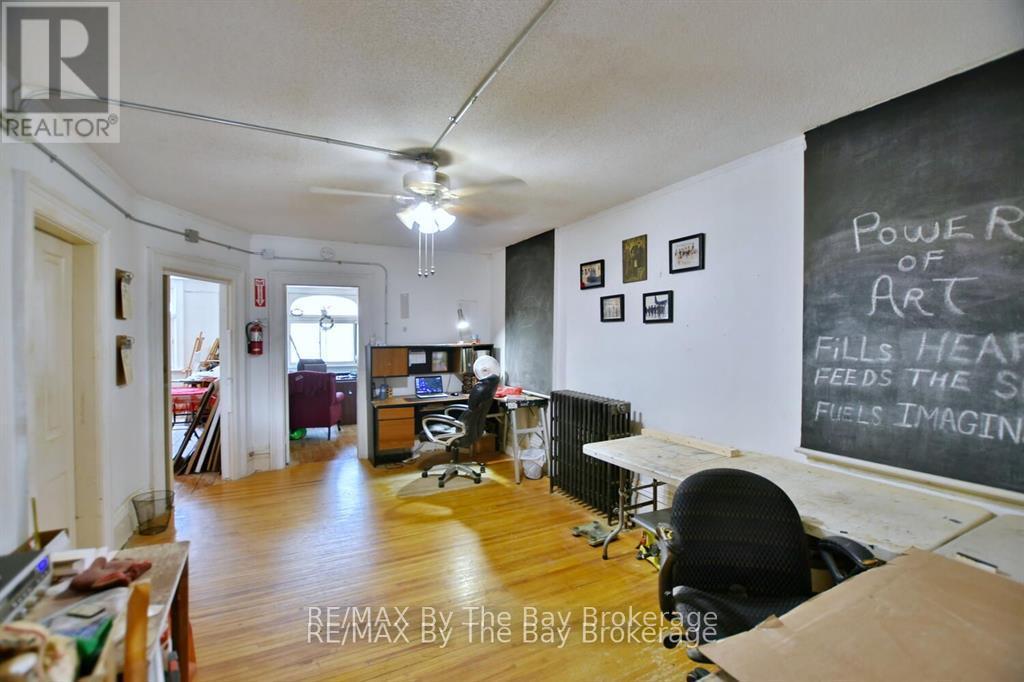 Upper Apartment - 7271 26 Highway, Clearview (Stayner), ON