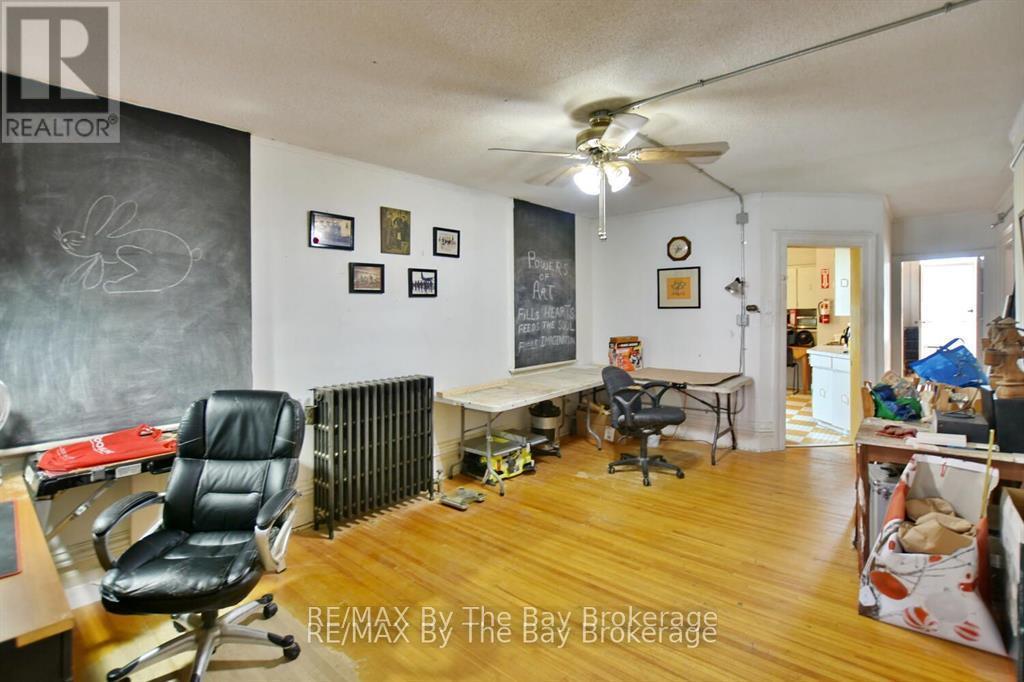 Upper Apartment - 7271 26 Highway, Clearview (Stayner), ON