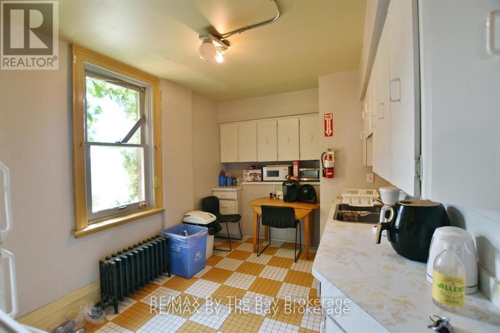 Upper Kitchen - 7271 26 Highway, Clearview (Stayner), ON