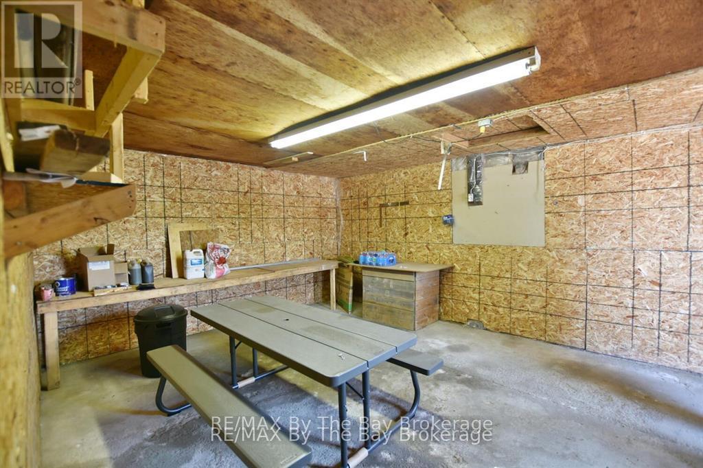 Detached Garage/shop - 7271 26 Highway, Clearview (Stayner), ON