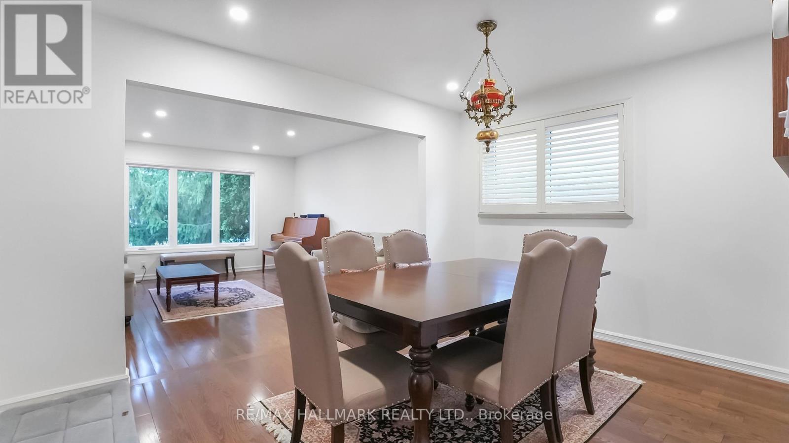 22 Avondale Crescent, Aurora, ON - Indoor Photo Showing Dining Room