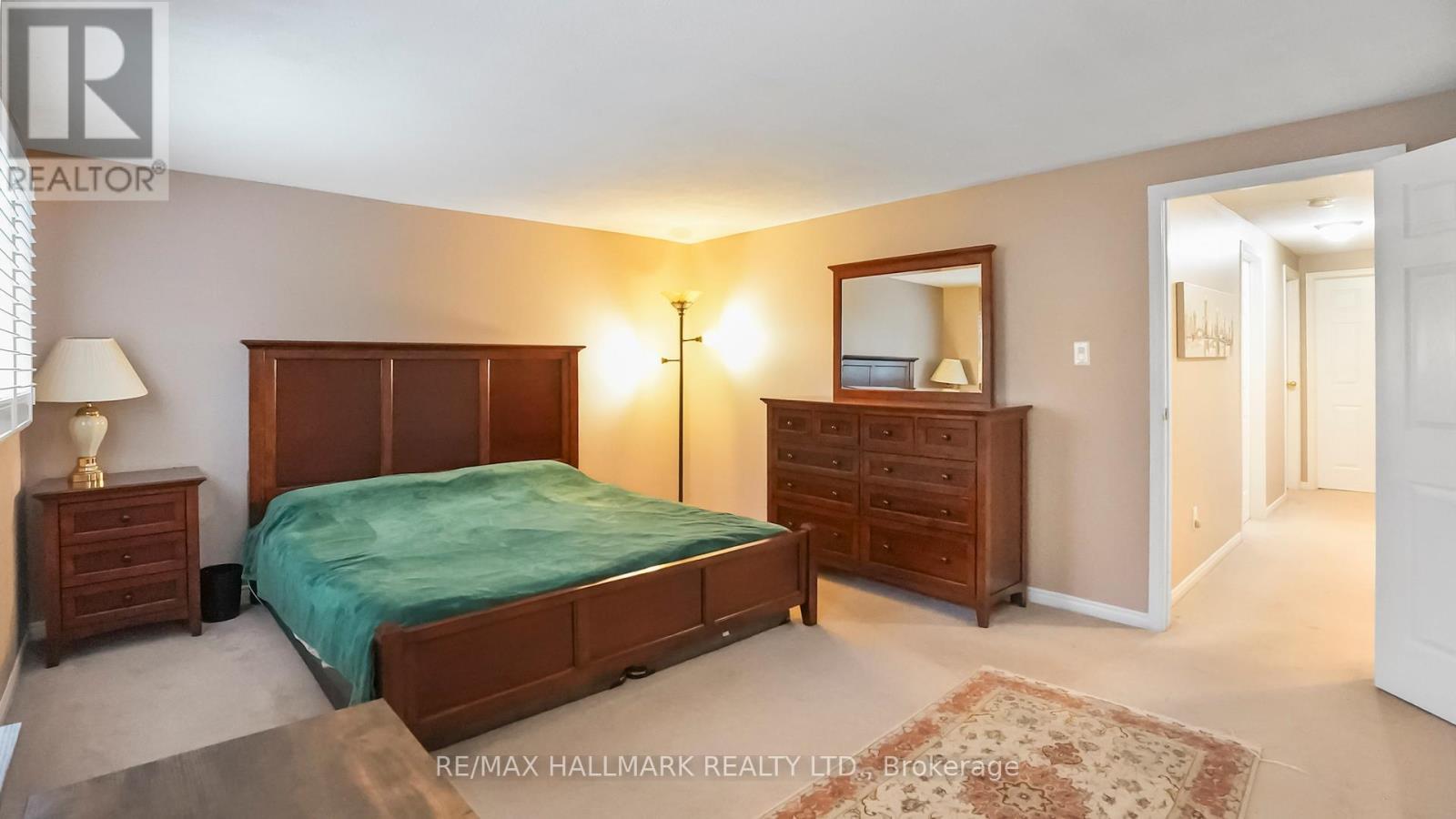 22 Avondale Crescent, Aurora, ON - Indoor Photo Showing Bedroom
