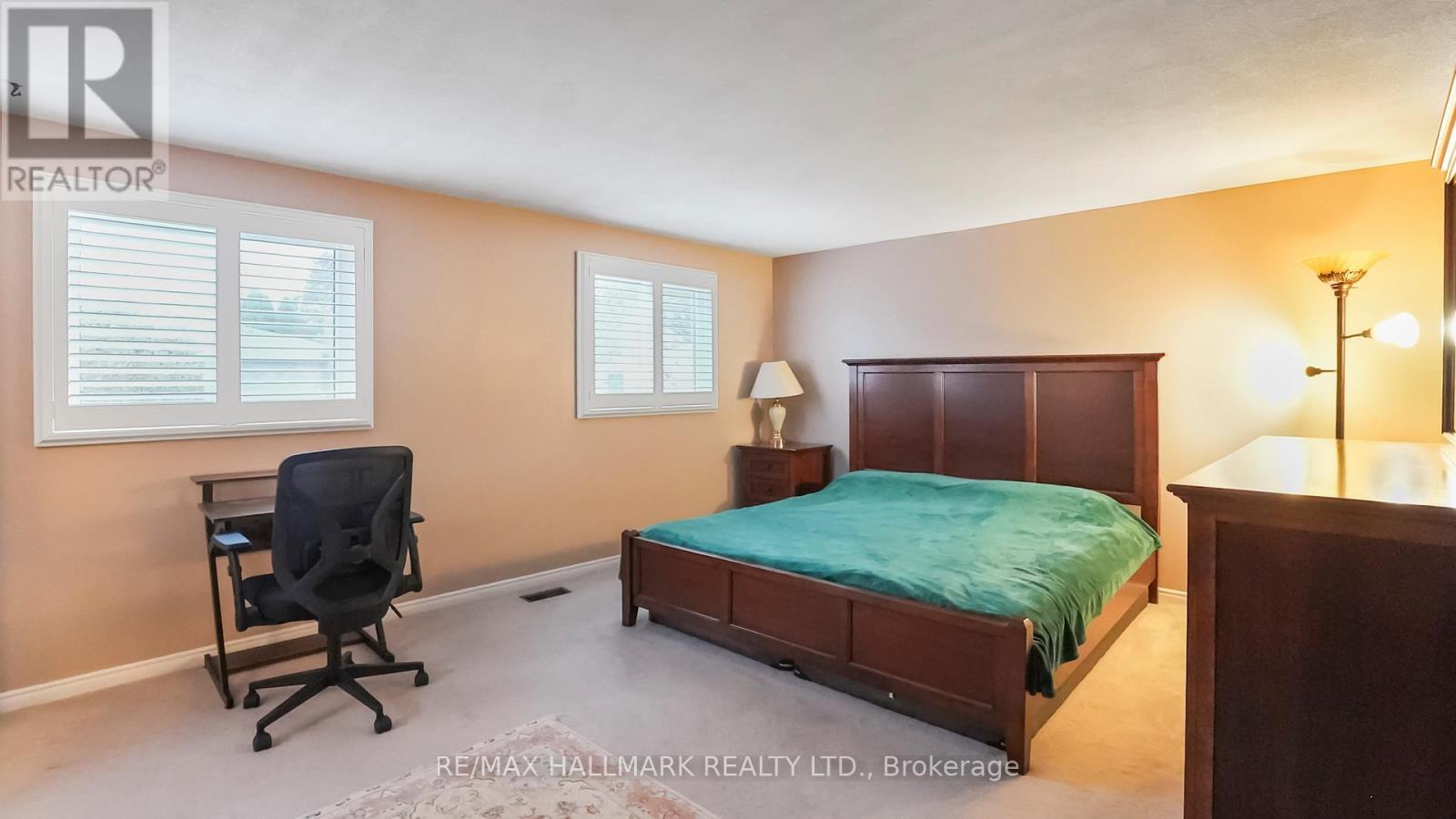 22 Avondale Crescent, Aurora, ON - Indoor Photo Showing Bedroom