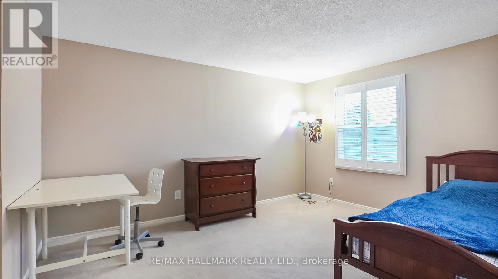 22 Avondale Crescent, Aurora, ON - Indoor Photo Showing Bedroom