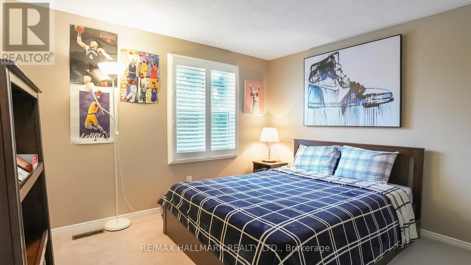22 Avondale Crescent, Aurora, ON - Indoor Photo Showing Bedroom