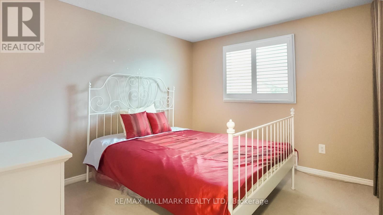22 Avondale Crescent, Aurora, ON - Indoor Photo Showing Bedroom
