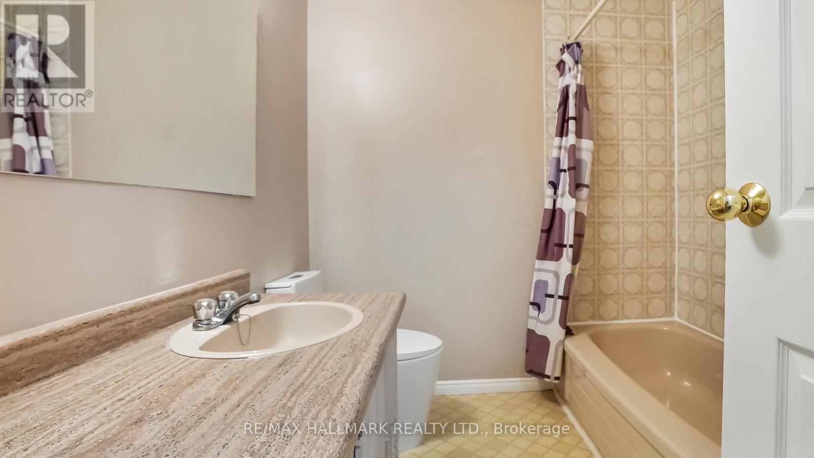 22 Avondale Crescent, Aurora, ON - Indoor Photo Showing Bathroom