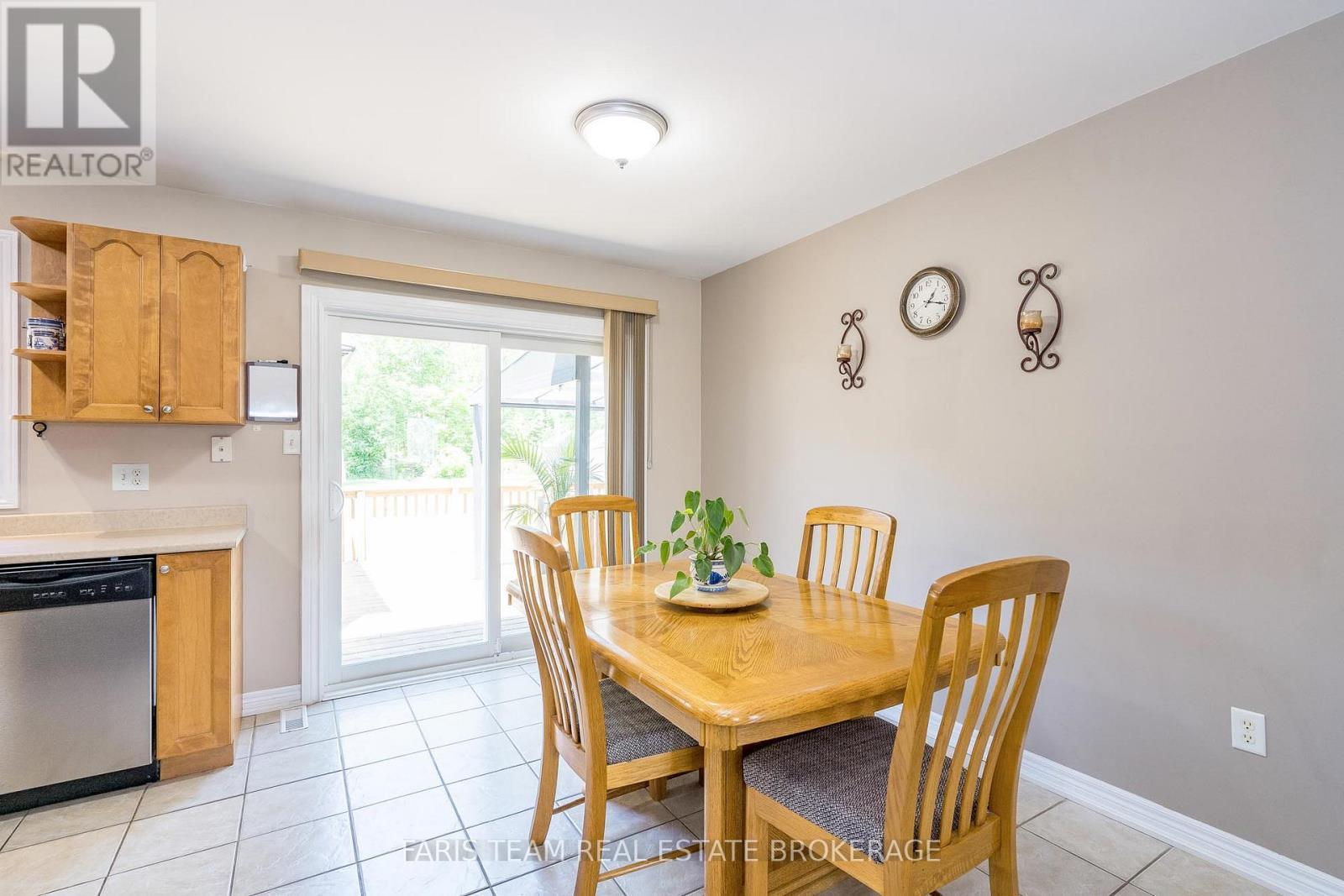 290 Edgehill Drive, Barrie, ON - Indoor Photo Showing Dining Room
