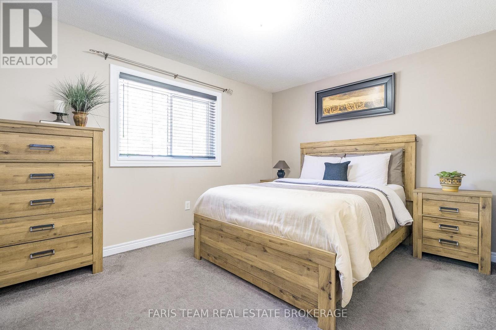 290 Edgehill Drive, Barrie, ON - Indoor Photo Showing Bedroom
