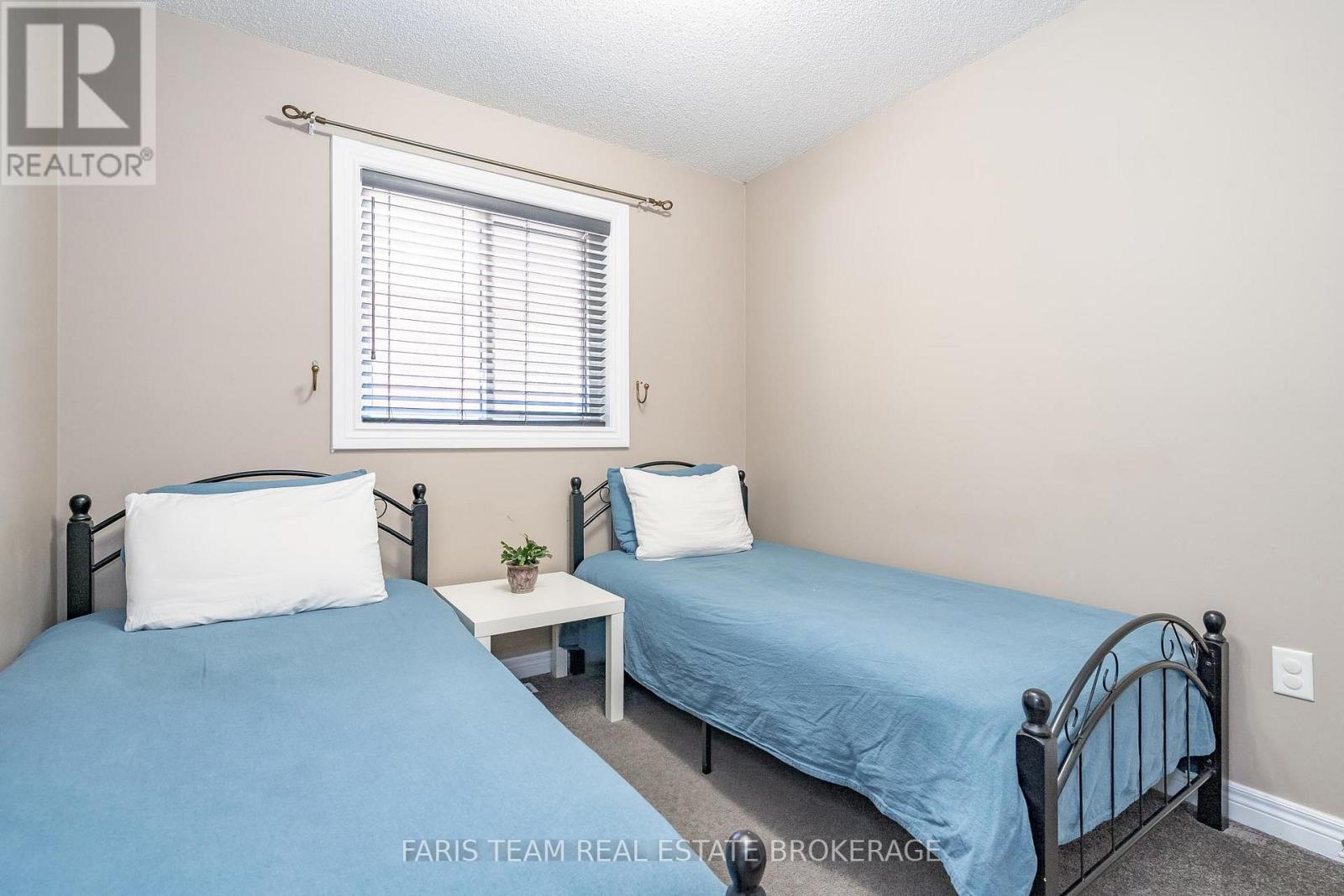 290 Edgehill Drive, Barrie, ON - Indoor Photo Showing Bedroom