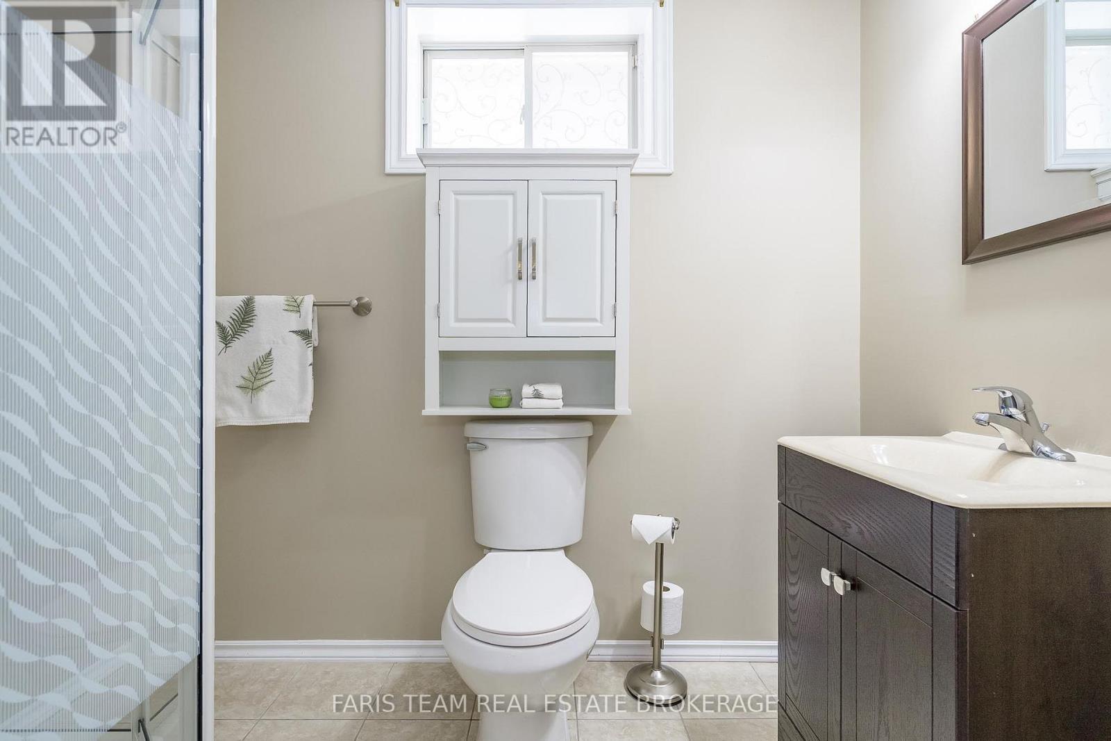 290 Edgehill Drive, Barrie, ON - Indoor Photo Showing Bathroom