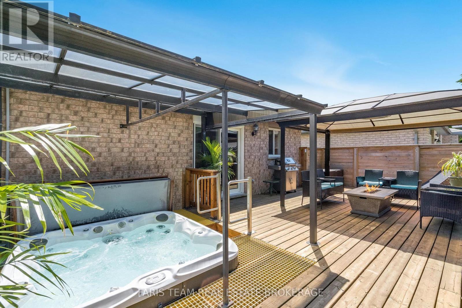 290 Edgehill Drive, Barrie, ON - Outdoor With Deck Patio Veranda With Exterior