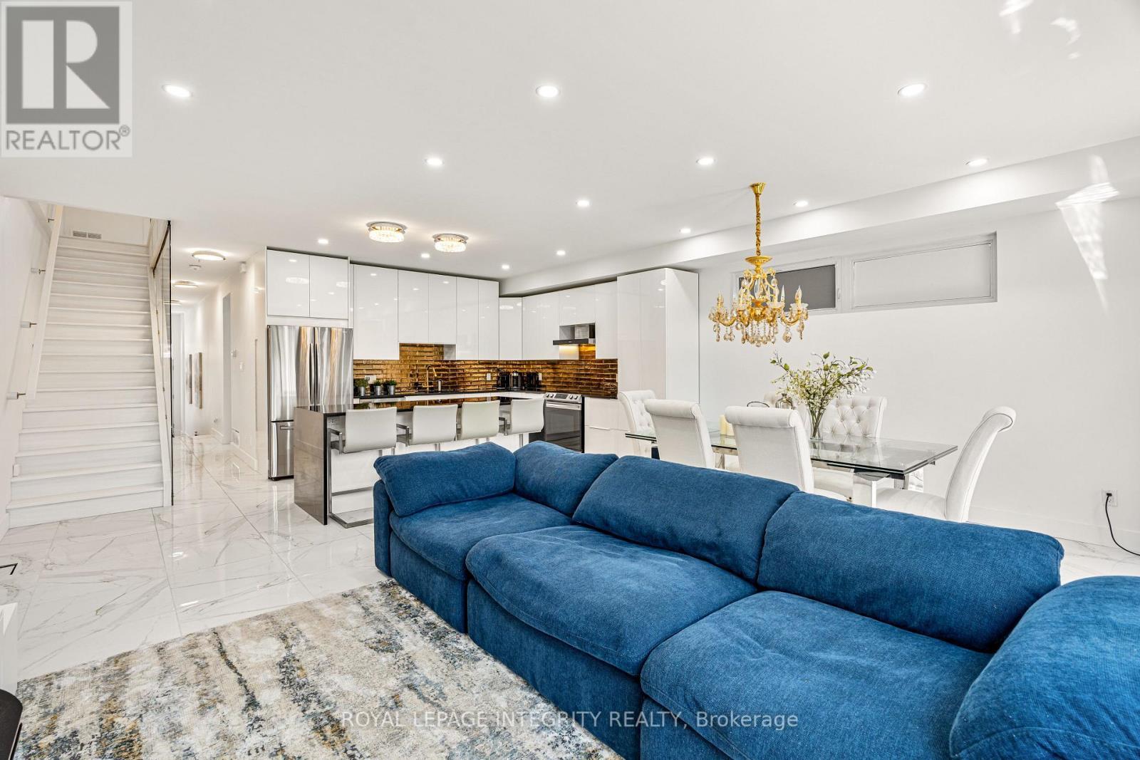 266 Currell Avenue, Ottawa, ON - Indoor Photo Showing Living Room