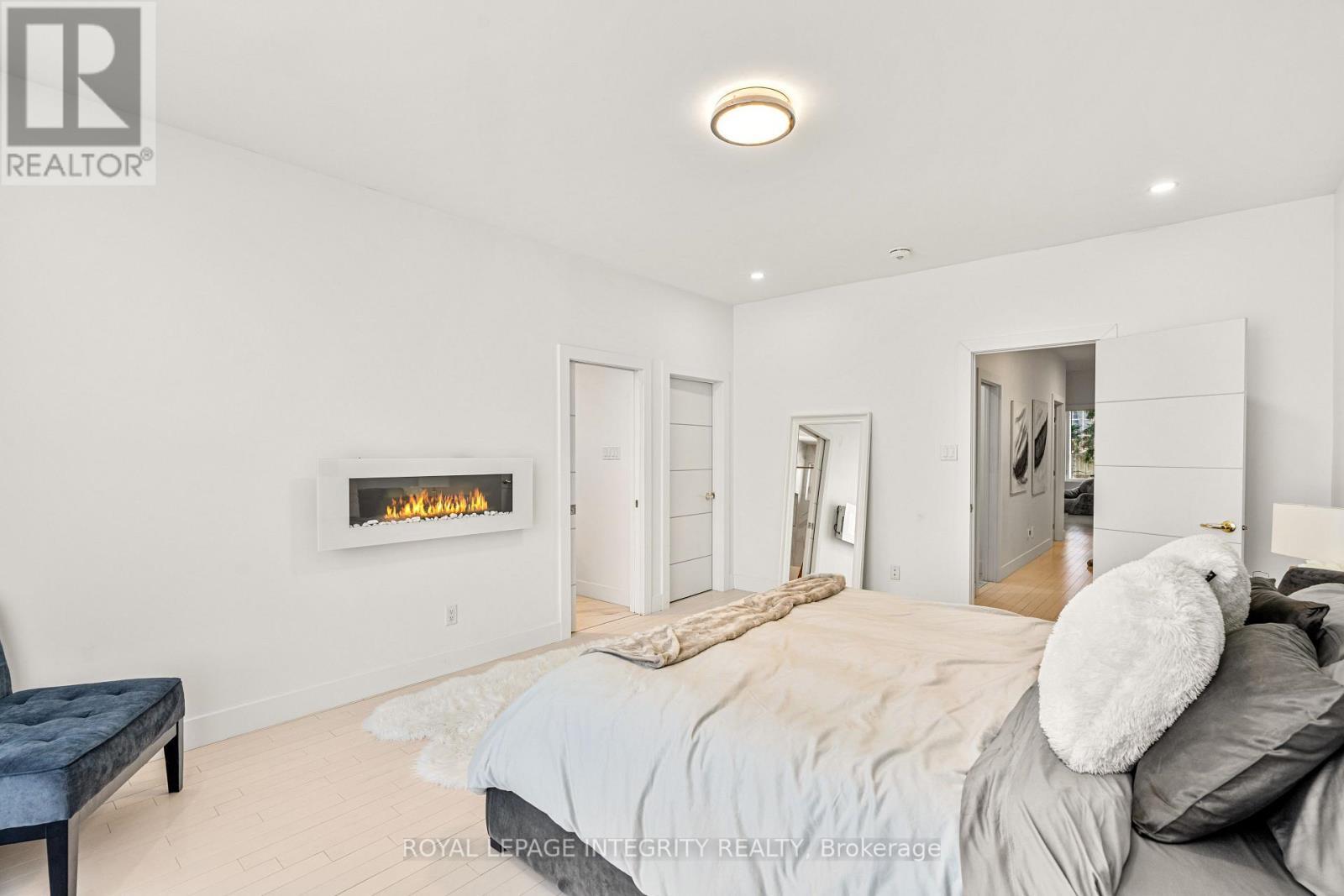266 Currell Avenue, Ottawa, ON - Indoor Photo Showing Bedroom