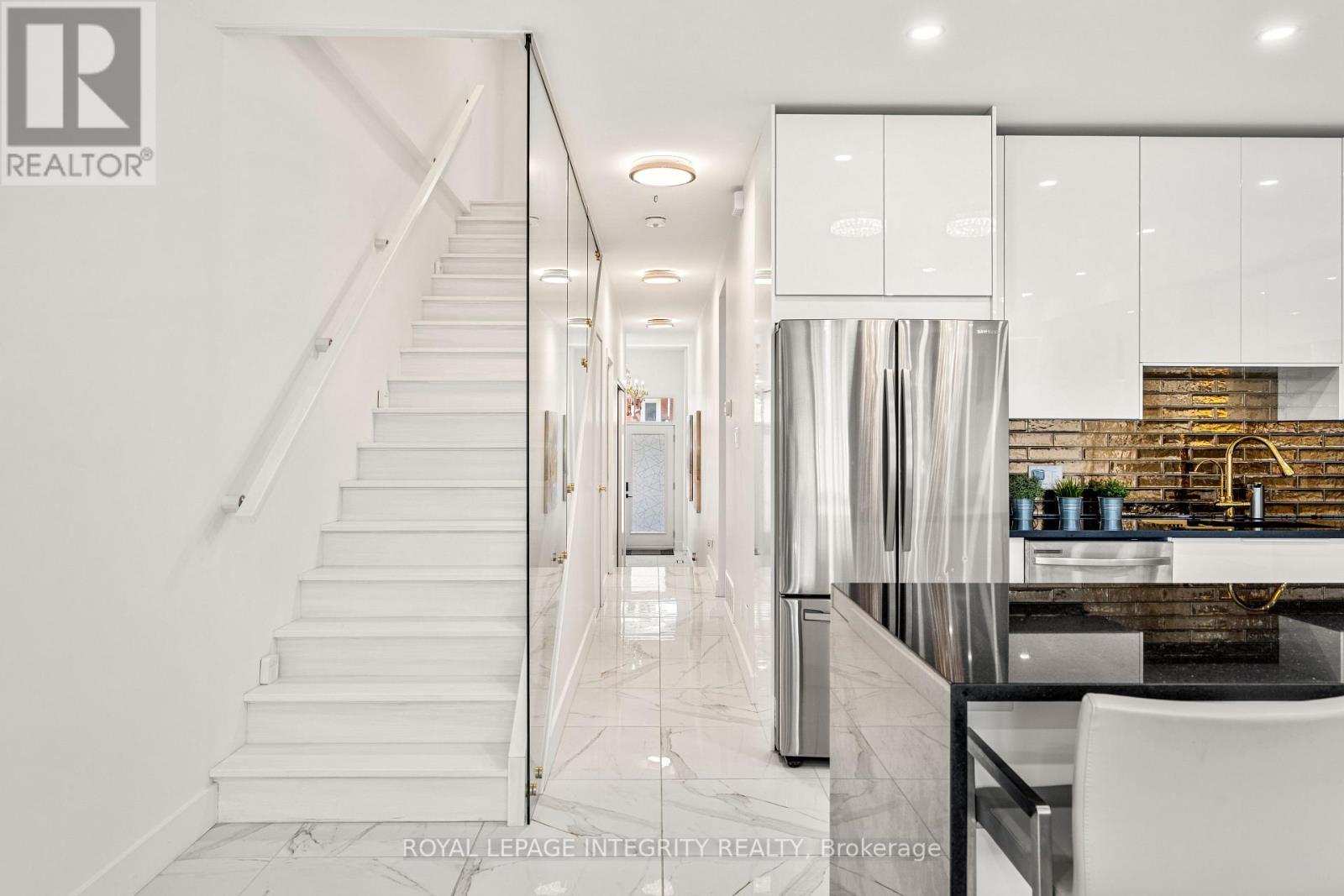 266 Currell Avenue, Ottawa, ON - Indoor Photo Showing Kitchen With Upgraded Kitchen