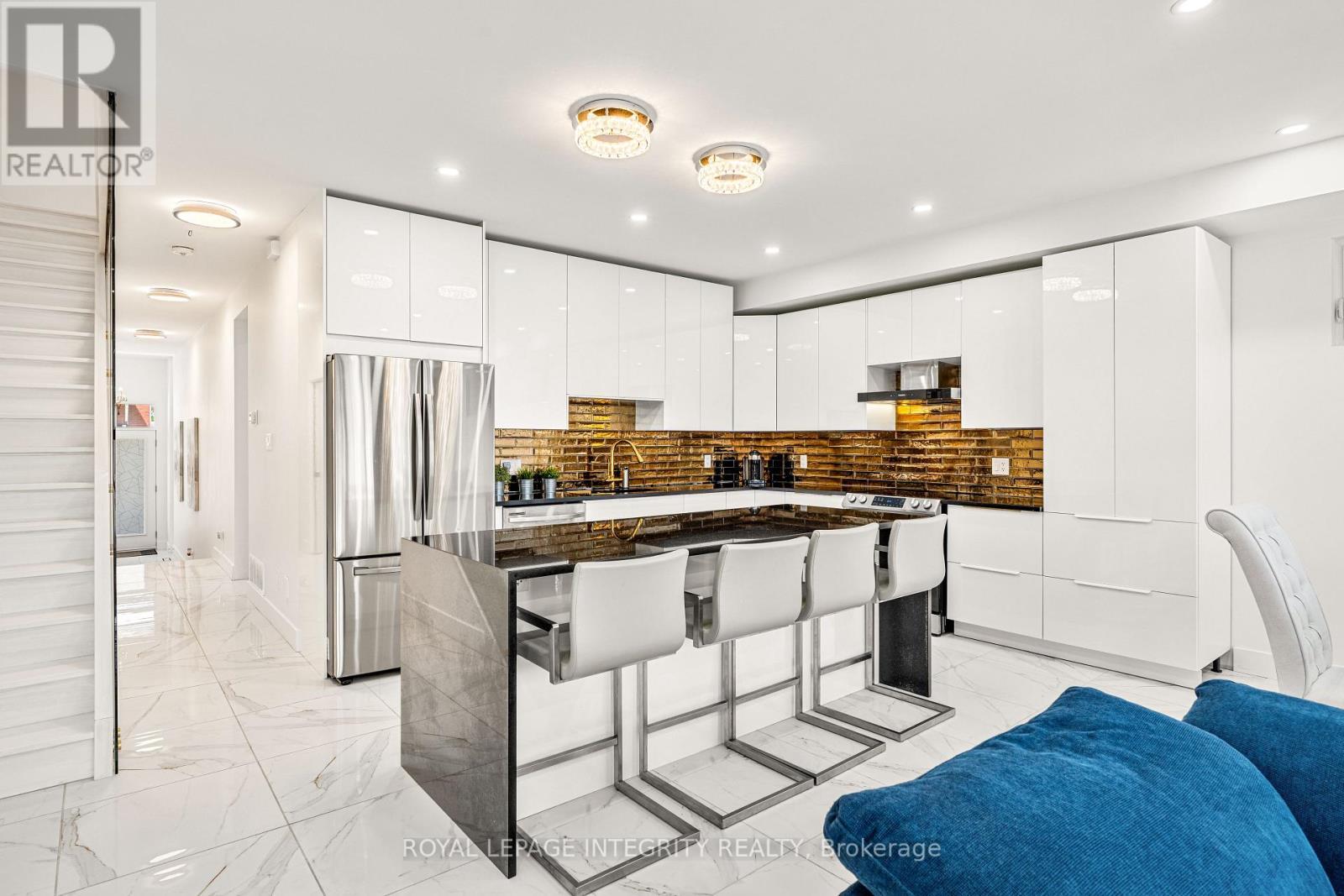 266 Currell Avenue, Ottawa, ON - Indoor Photo Showing Kitchen With Stainless Steel Kitchen With Upgraded Kitchen